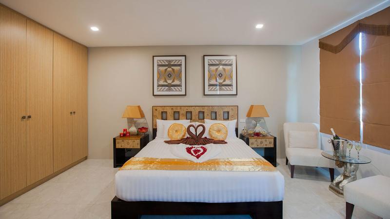 De42 Hotel 卡图 外观 照片